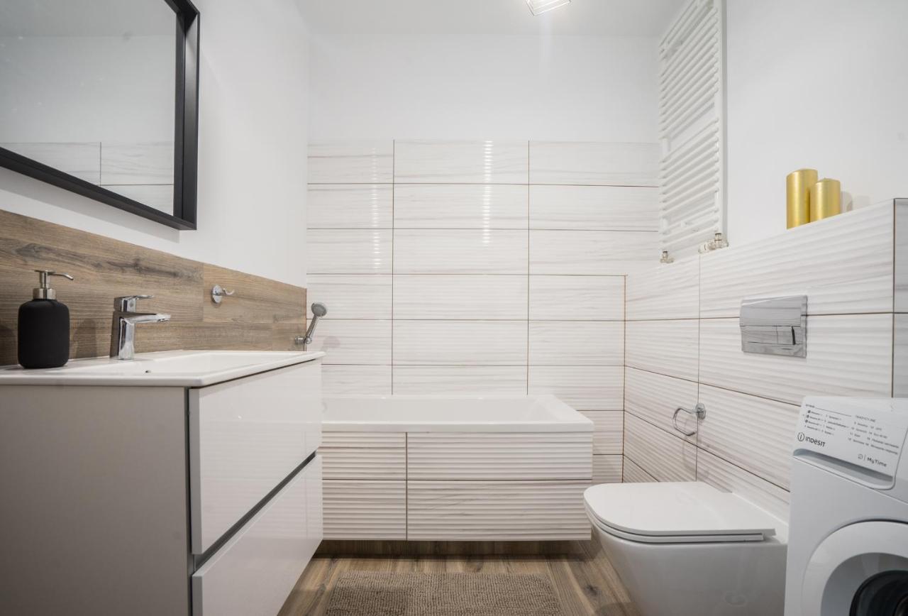 Bizapartments - Modern Flats With Parking Warsaw Exterior photo